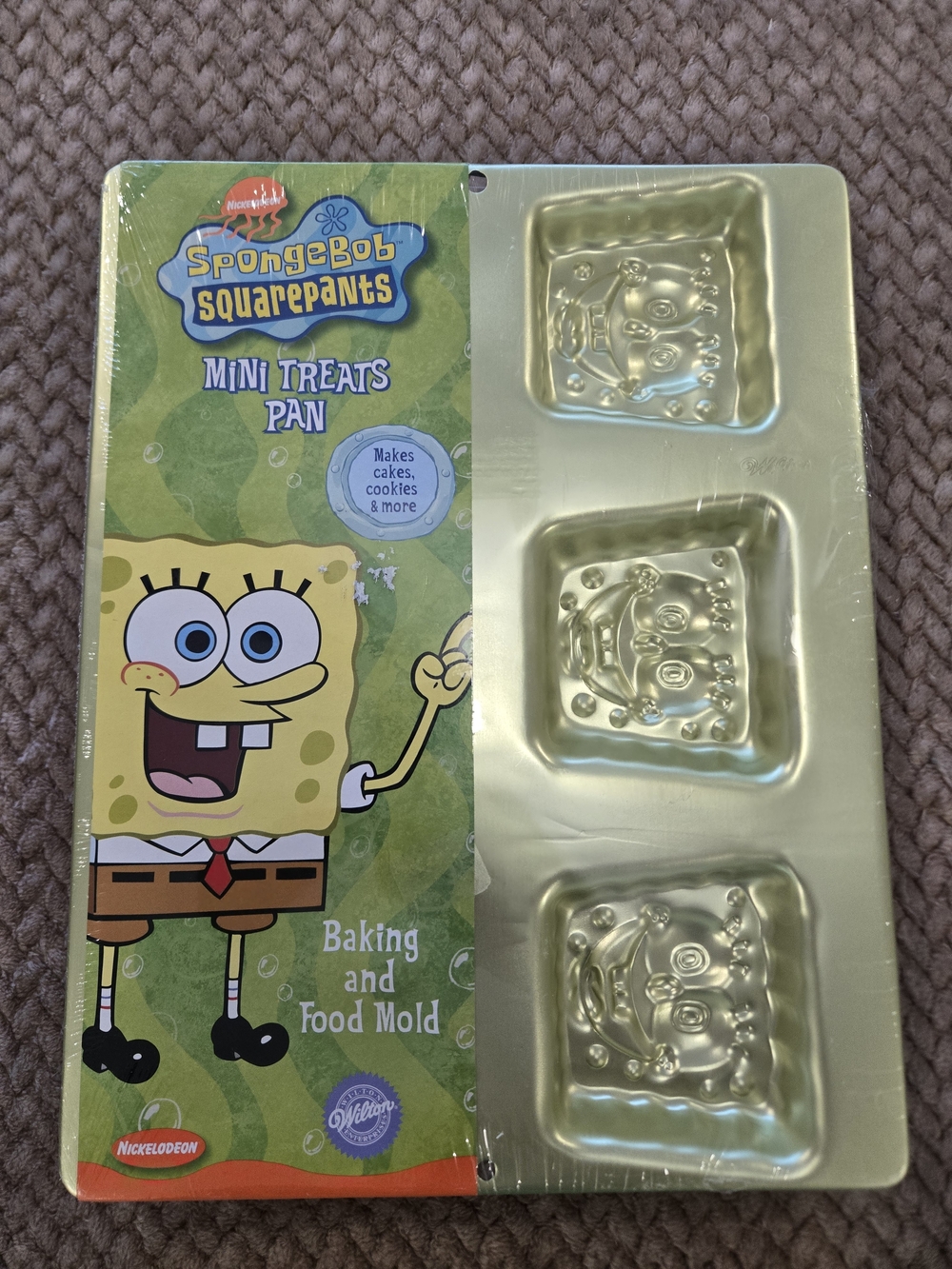 SpongeBob SquarePants Mini Treats Pan - Gold Baking Mold - Picture 9 of 9